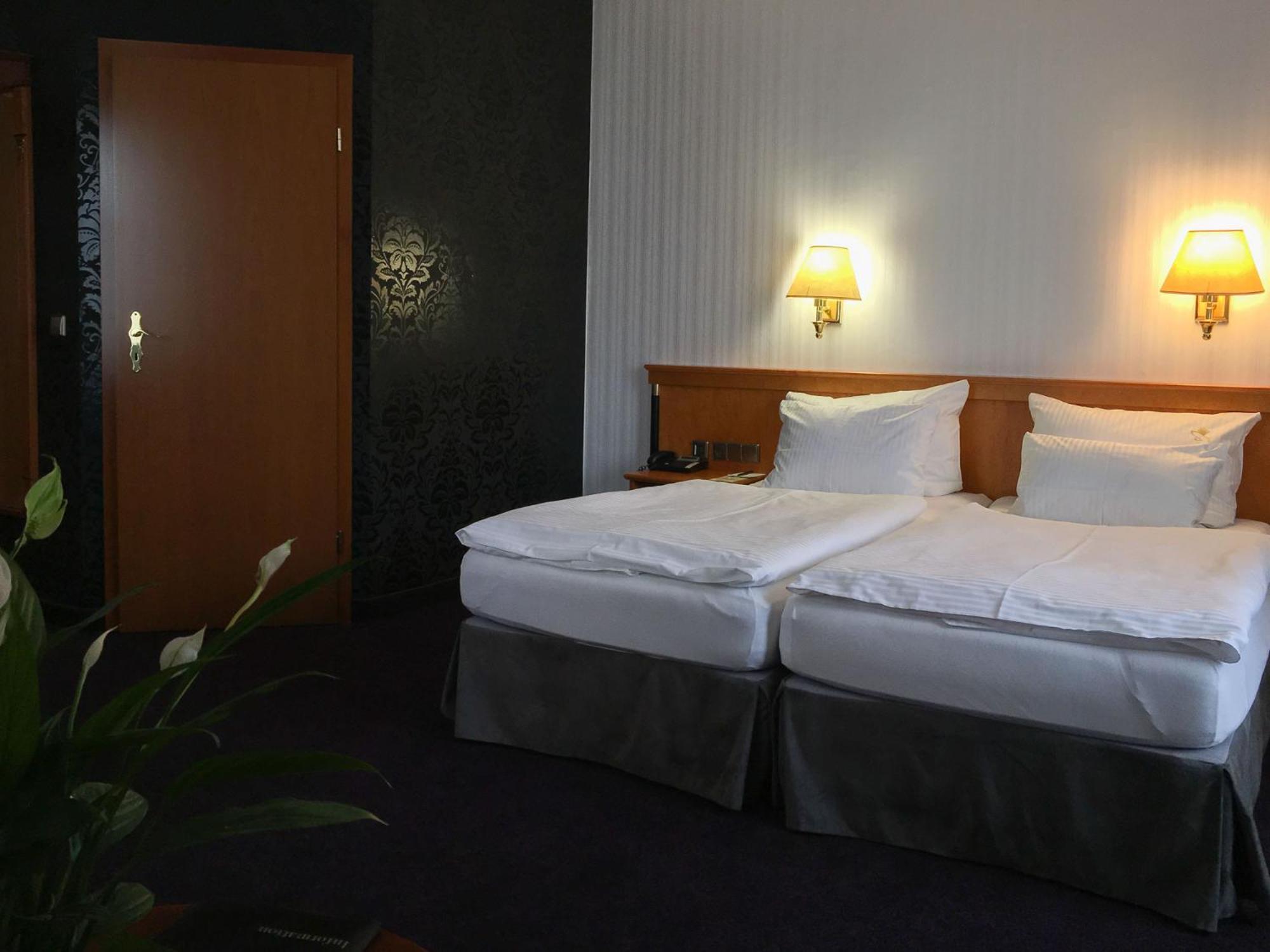 Hotel Germania โคเคห์ม ภายนอก รูปภาพ